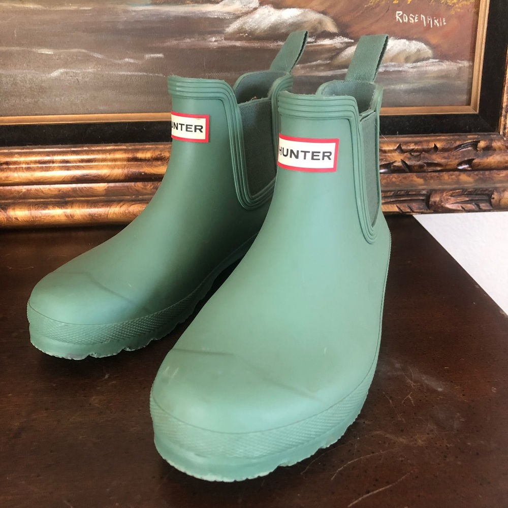 Like new Hunter light green rain boot!